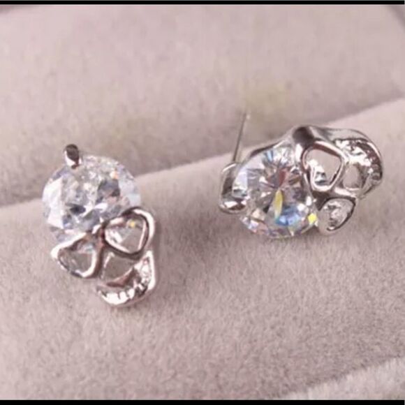 (D1)  Skull Earrings - Picture 2 of 6